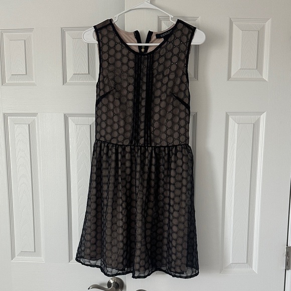 Dresses & Skirts - Black Sleeveless Mesh Dress